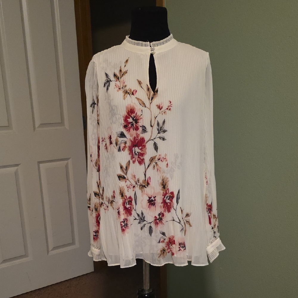 White House Black Market Floral Blouse with Keyhole